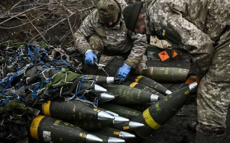 Nước Anh sẽ chi hơn 300 triệu USD tăng cường nguồn kho đạn pháo của Ukraine