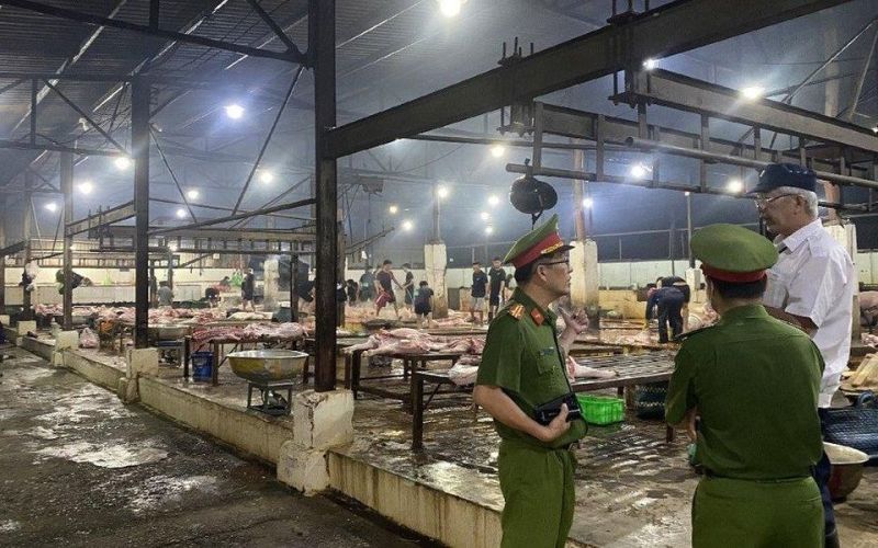 Phát hiện cơ sở giết mổ gia súc xả thải chưa qua xử lý ra môi trường