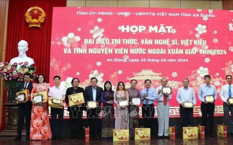 Phát huy vai trò của đội ngũ trí thức, văn nghệ sỹ, Việt kiều trong xây dựng, phát triển An Giang