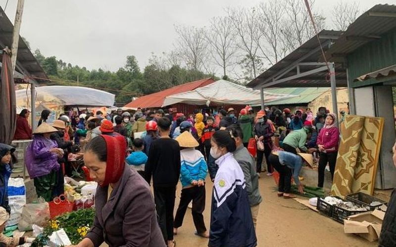 Phiên chợ quê ngày cuối năm