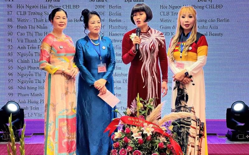 Phụ nữ Việt Nam tại châu Âu giao lưu ca nhạc chào mừng Ngày Quốc tế phụ nữ 8/3