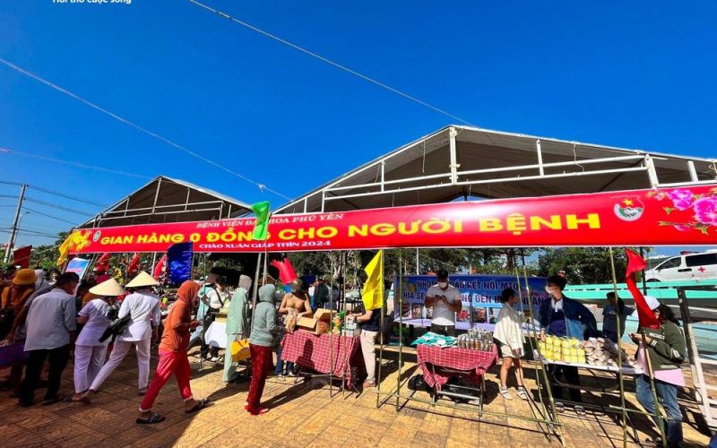 Phú Yên: Ấm áp 'Gian hàng 0 đồng' trong bệnh viện ngày giáp Tết