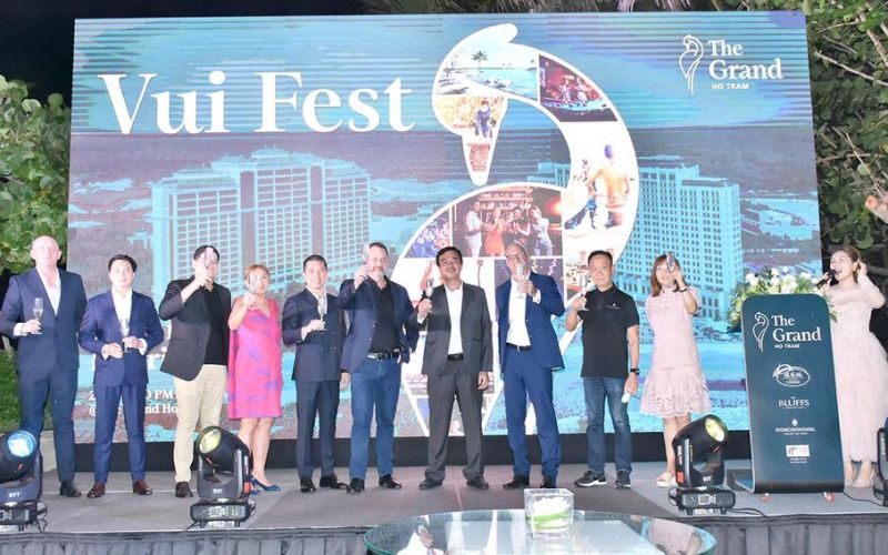 Quẩy tung Quận Vui Hồ Tràm với đua ngựa, thả diều, hóa trang