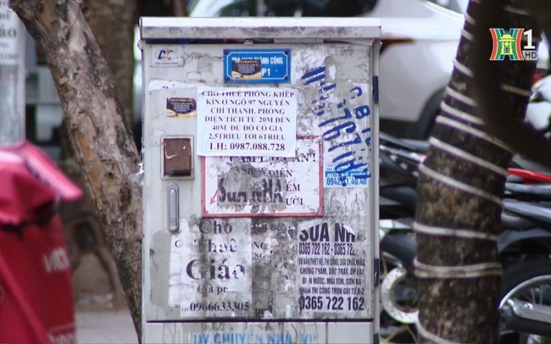 'Rác quảng cáo' ngày càng làm xấu Thủ đô