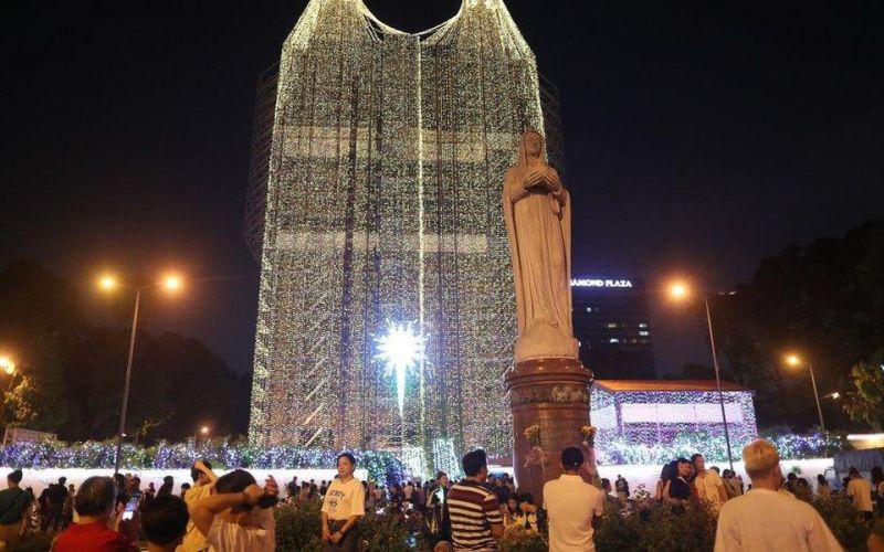 Rộn ràng không khí Giáng sinh ở Tp.HCM