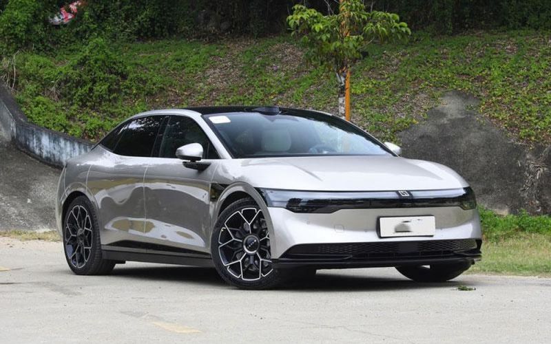 Sedan chạy điện công suất 636 mã lực, tốc độ sạc nhanh nhất thế giới, giá hơn 680 triệu đồng, hàng hàng thi nhau 'chốt đơn'