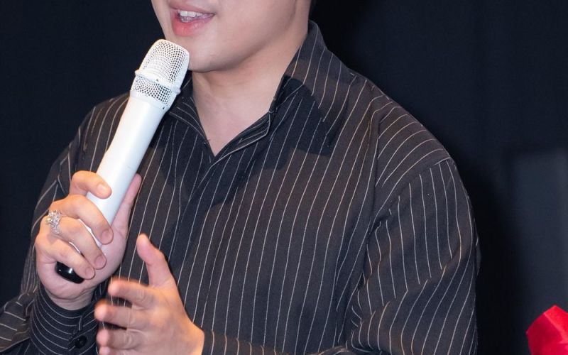 Showbiz 31/1: Hoa hậu Ý Nhi làm từ thiện, Trấn Thành lại gây tranh cãi