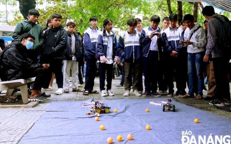 Sôi nổi ngày hội khoa học công nghệ của học sinh, sinh viên