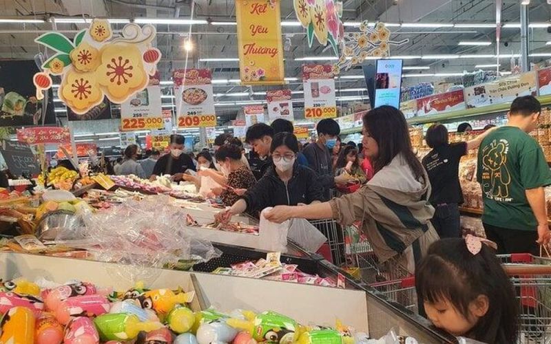 Sức mua ngày mùng 3 Tết sôi động trở lại