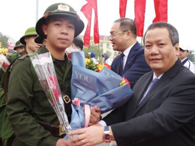 Tân binh huyện Thanh Trì tự hào lên đường nhập ngũ
