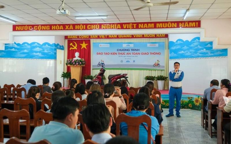 Tăng cường đảm bảo an toàn giao thông trường học, chống ùn tắc cổng trường