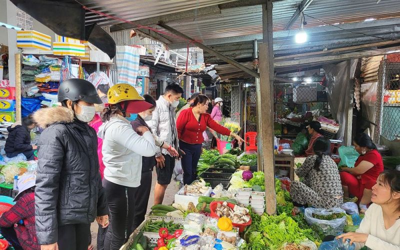 Tấp nập chợ quê Mỹ Lợi mùng 4 Tết