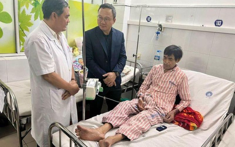 Tập trung cứu chữa, chuyển tuyến kịp thời nạn nhân vụ xe khách lao xuống vực trên cao tốc La Sơn - Hòa Liên