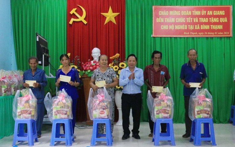 Tết ấm tình, Xuân ấm nghĩa