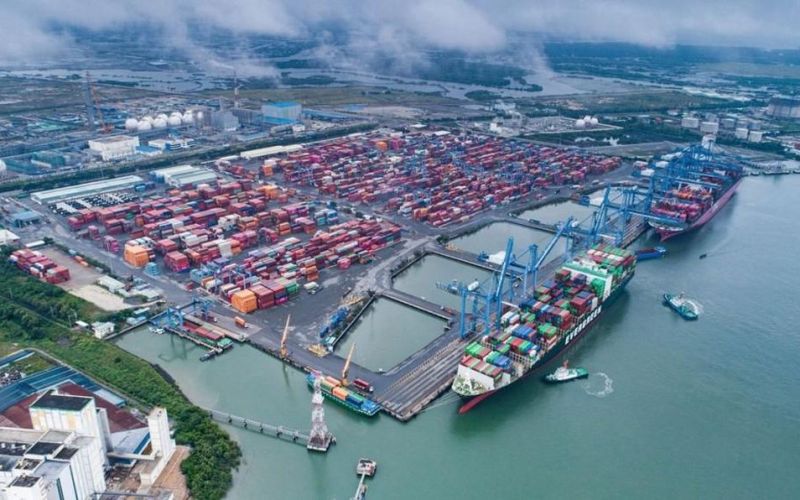 Tết không nghỉ trên bến cảng