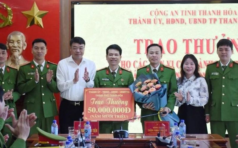 Thanh Hóa: Thưởng cho 2 tập thể xuất sắc trong đấu tranh với tội phạm ma túy