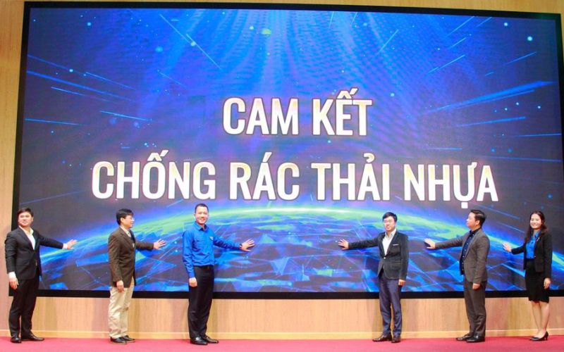 Thanh niên chung tay giảm thiểu rác thải nhựa