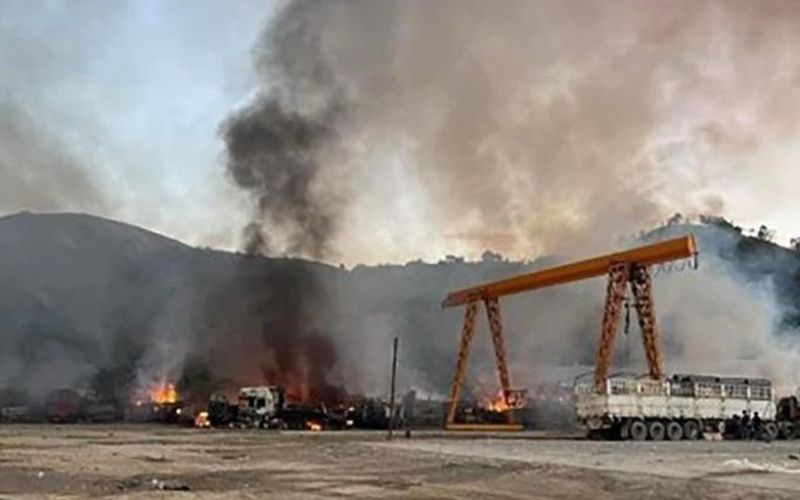 THẾ GIỚI 24H: 120 xe chở hàng của Trung Quốc bị thiêu rụi ở biên giới Myanmar