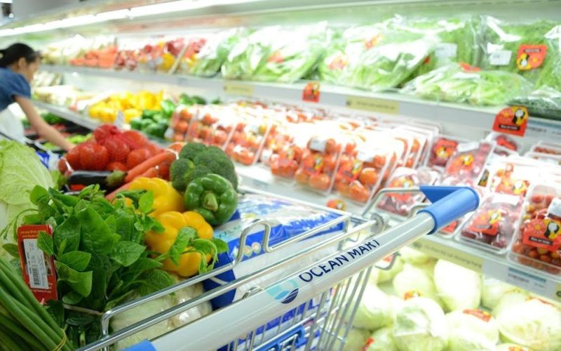 Thị trường ngày Mùng 4 Tết: Mặt hàng thực phẩm tươi sống, trái cây và hoa tươi tăng giá