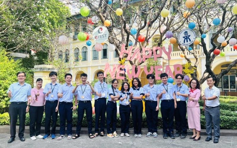 Thủ khoa học sinh giỏi quốc gia chia sẻ đam mê học tiếng Anh