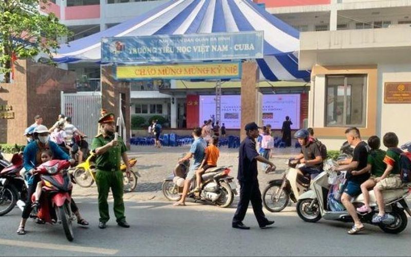 Thủ tướng chỉ đạo lắp đặt hệ thống camera giám sát gần cổng trường học