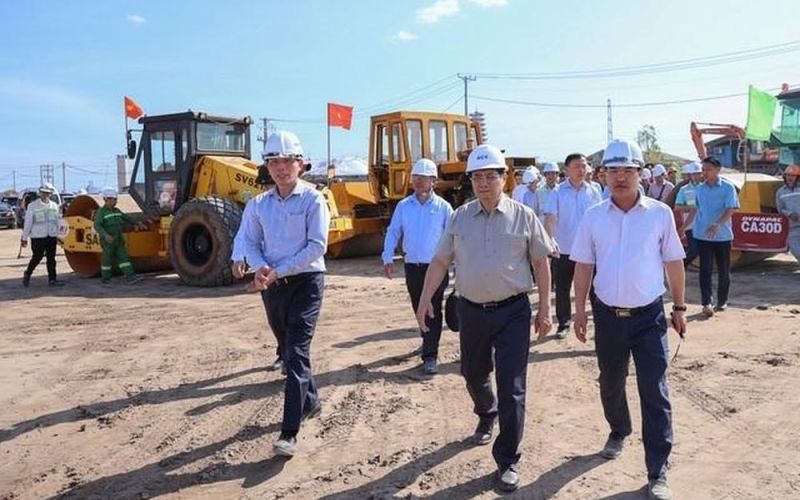 Thủ tướng kiểm tra hiện trường, thúc đẩy tiến độ 2 dự án giao thông trọng điểm của vùng Đông Nam bộ