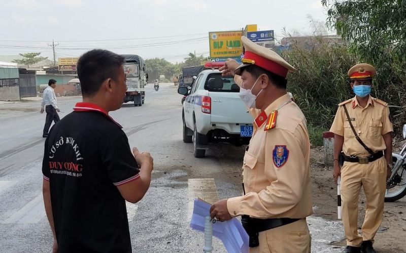 Thượng tôn pháp luật để xây dựng văn hóa giao thông