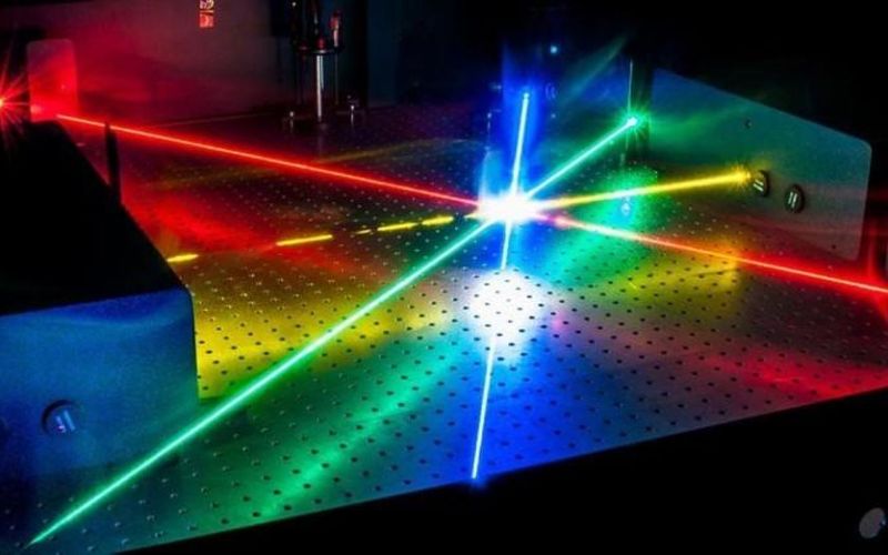 Tia laser lần đầu tiên được ứng dụng cho bộ sạc không dây từ xa?