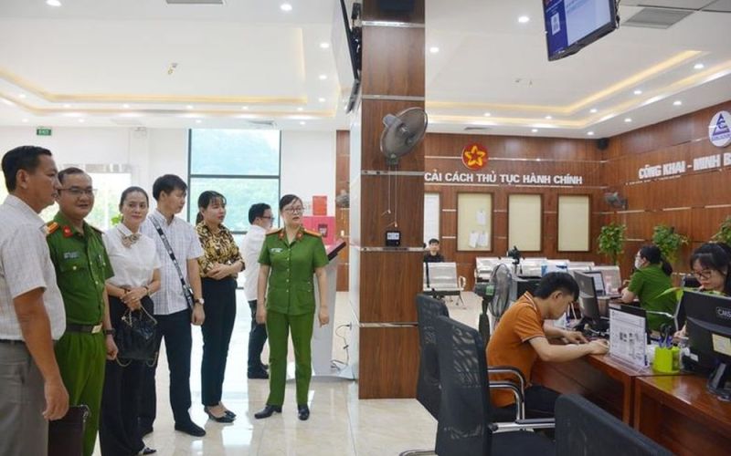 Tiếp nhận hồ sơ đăng ký cư trú qua ứng dụng VNeID