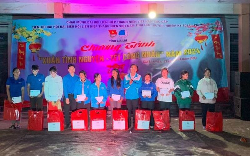 Tổ chức chương trình 'Xuân tình nguyện-Tết công nhân' tại xã Ia Mơr