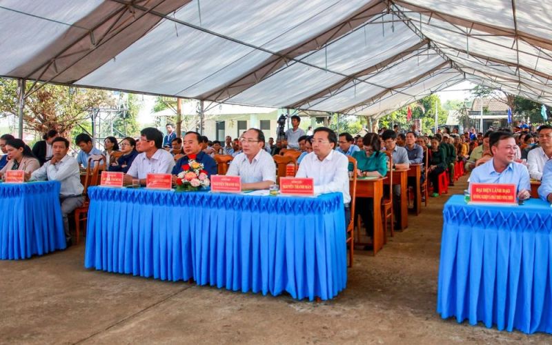 Toàn tỉnh Kon Tum ra quân xây dựng nông thôn mới, đô thị văn minh
