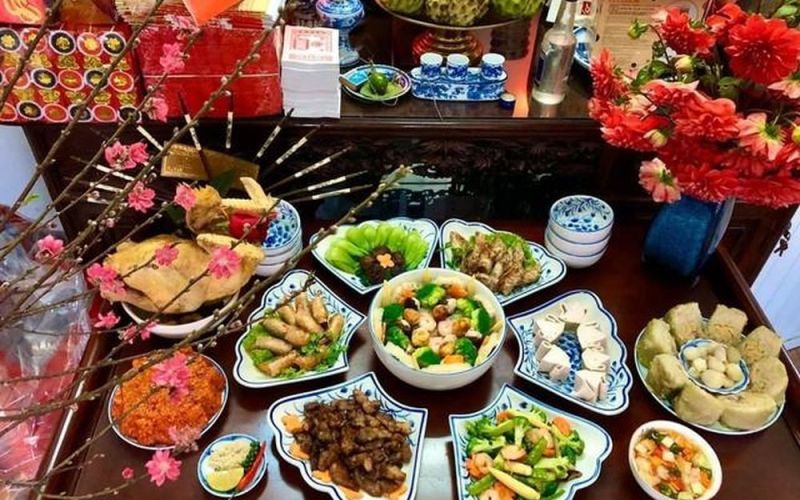 Tranh luận nảy lửa về 'phát minh' bỏ cúng giao thừa Tết Giáp Thìn 2024