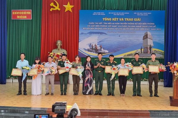 Trao giải cuộc thi viết về Bộ đội Biên phòng và Luật Biên phòng Việt Nam