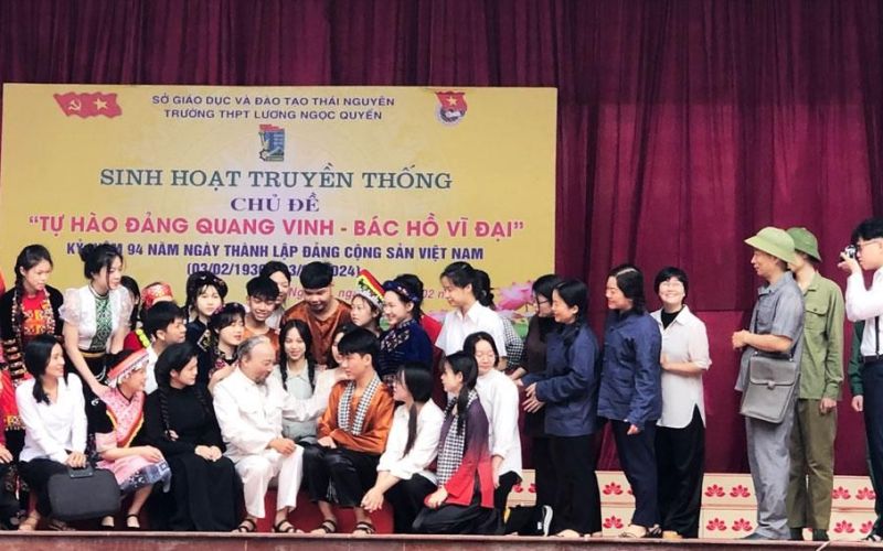 Trường THPT Lương Ngọc Quyến: Tổ chức sinh hoạt ngoại khóa nhân kỷ niệm Ngày thành lập Đảng