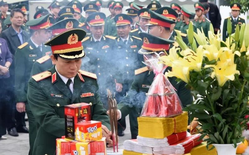 Truy điệu, an táng hài cốt liệt sỹ quân tình nguyện Việt Nam hy sinh tại Lào