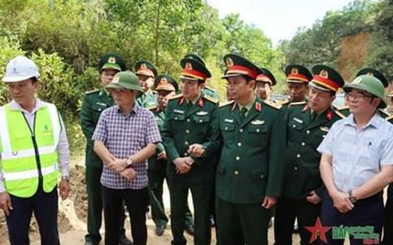 Tư lệnh Quân khu 4 kiểm tra các đơn vị trên tuyến biên giới tỉnh Thừa Thiên Huế