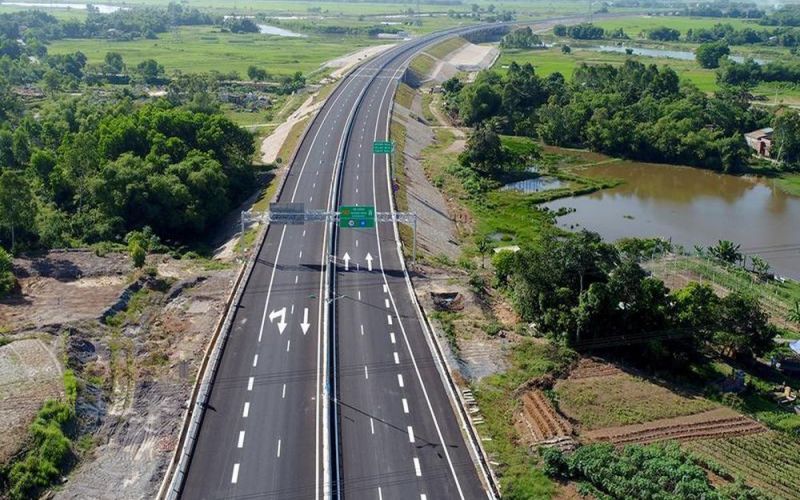 Từ tai nạn trên cao tốc Cam Lộ - La Sơn: Thủ tướng yêu cầu đẩy nhanh nâng cấp các tuyến cao tốc 2 làn xe
