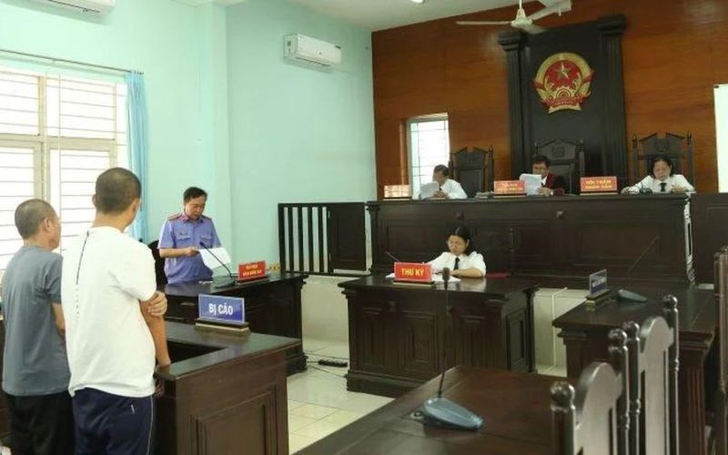 Tuyên án 6 năm 6 tháng tù giam bị cáo buôn bán hàng cấm là pháo nổ