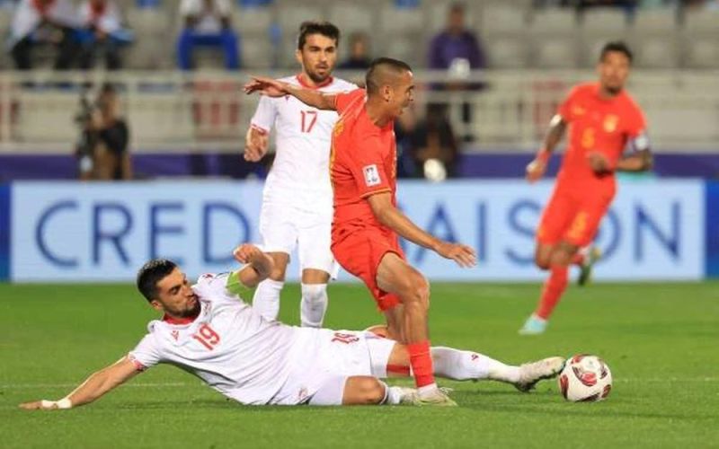 Tuyển Trung Quốc bị Tajikistan cầm hòa trong một trận đấu có thể gây tranh cãi