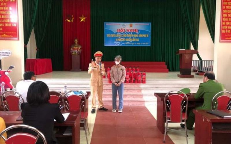 Tuyên truyền đảm bảo an toàn giao thông cho các lái xe, chủ doanh nghiệp vận tải