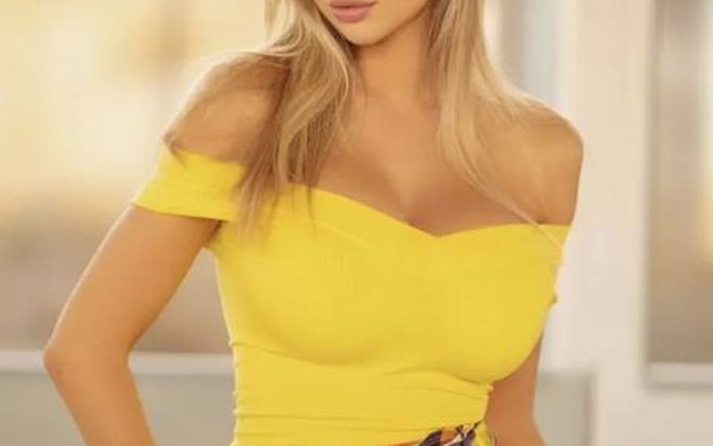 Vẻ đẹp đầy mê hoặc của ngôi sao khúc côn cầu trên băng Canada