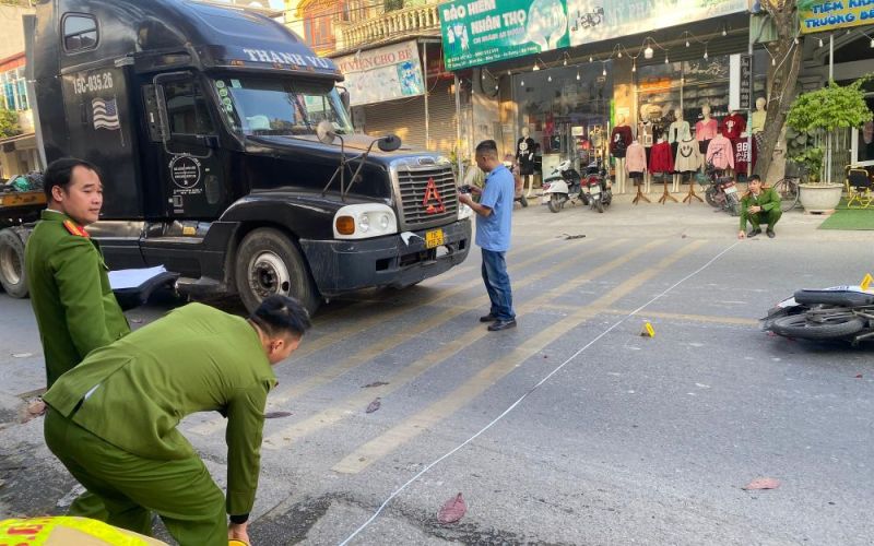Video người dân hỗ trợ bắt giữ lái xe container tông vào xe CSGT