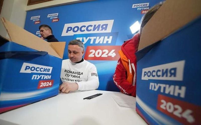 Video những chữ ký ủng hộ ông Putin trong cuộc bầu cử tổng thống Nga 2024