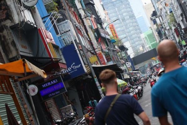 Việt Nam làm gì khi người Thái liên tục nới visa cho khách ngoại?