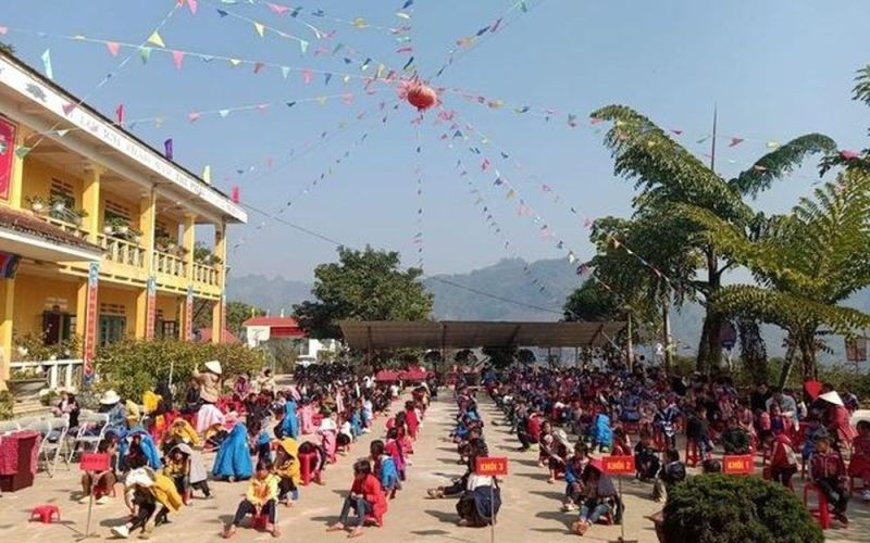 Vụ 'bữa ăn bán trú vùng cao': Tạm đình chỉ công tác Hiệu trưởng để điều tra, xác minh