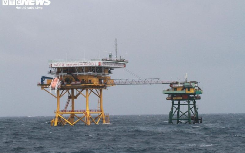 Vượt sóng gió đưa Tết đến thềm lục địa của Tổ quốc