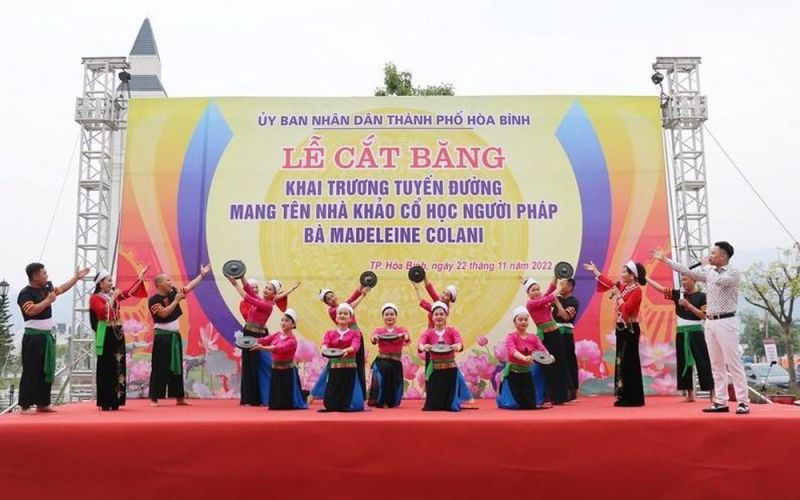 Xây dựng, phát triển văn hóa, con người Hòa Bình phù hợp với yêu cầu mới