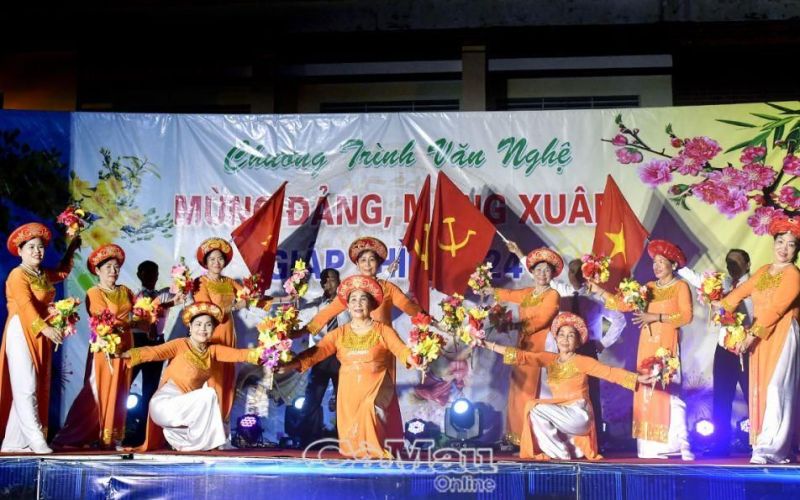 Xuân rộn ràng qua đêm văn nghệ
